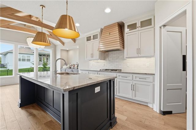 1712 SW 27th Street, Lee's Summit, MO 64082
