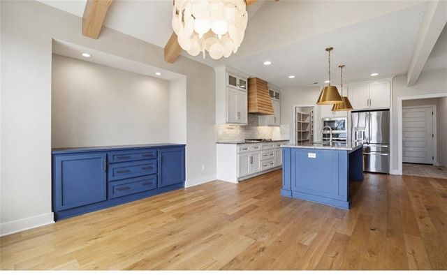 1712 SW 27th Street, Lee's Summit, MO 64082