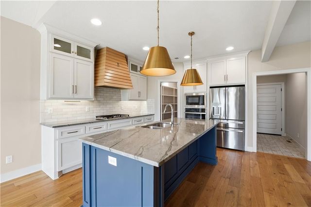 1712 SW 27th Street, Lee's Summit, MO 64082