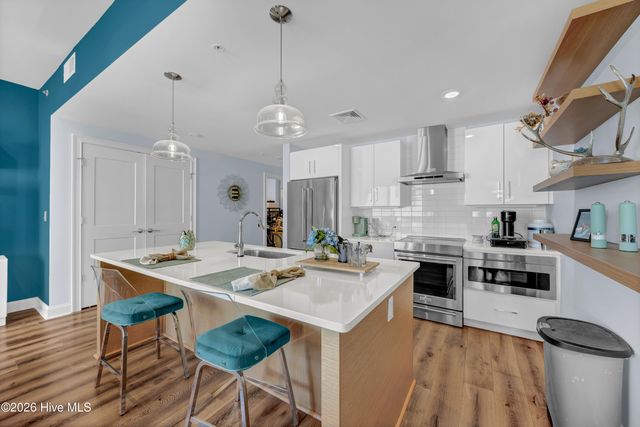 240 N Water Street Apt 1255, Wilmington, NC 28401