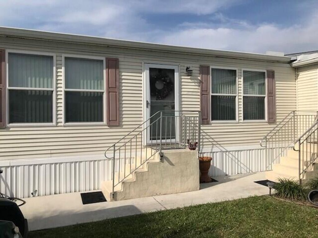 20 Madrid Lane, Port St. Lucie, FL 34952