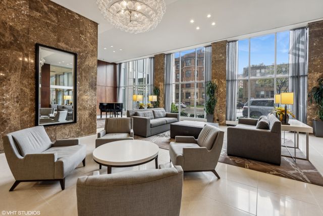 655 W IRVING PARK Road 5413, Chicago, IL 60613