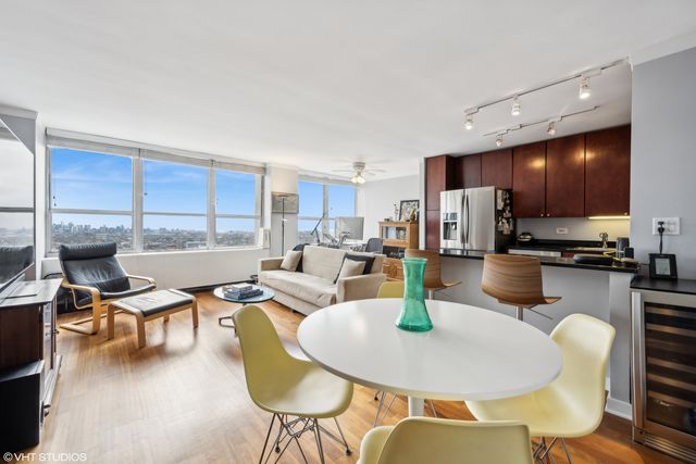 655 W IRVING PARK Road 5413, Chicago, IL 60613