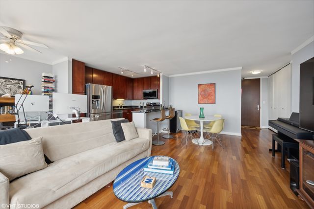 655 W IRVING PARK Road 5413, Chicago, IL 60613