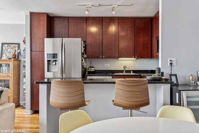 655 W IRVING PARK Road 5413, Chicago, IL 60613