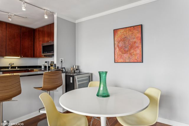 655 W IRVING PARK Road 5413, Chicago, IL 60613