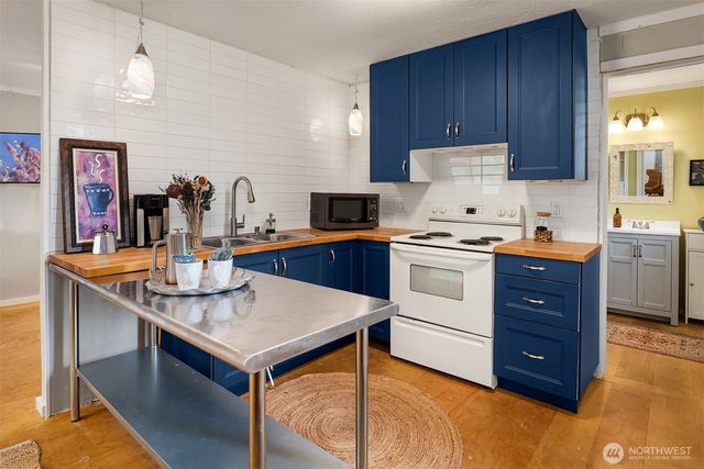 21516 52nd Avenue W, Mountlake Terrace, WA 98043