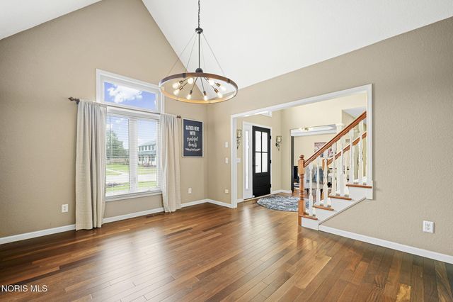 7548 Red Pines Drive, Sylvania, OH 43560