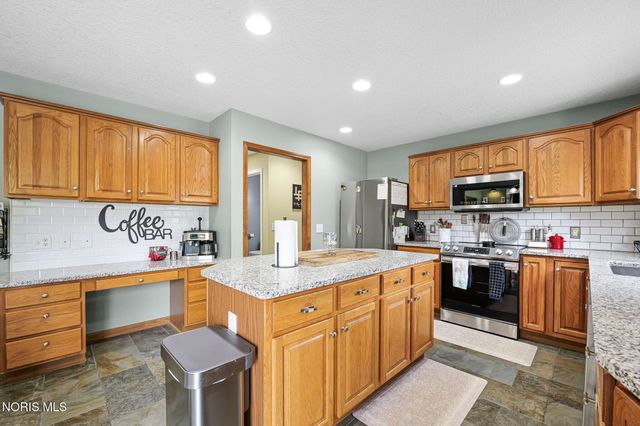 7548 Red Pines Drive, Sylvania, OH 43560