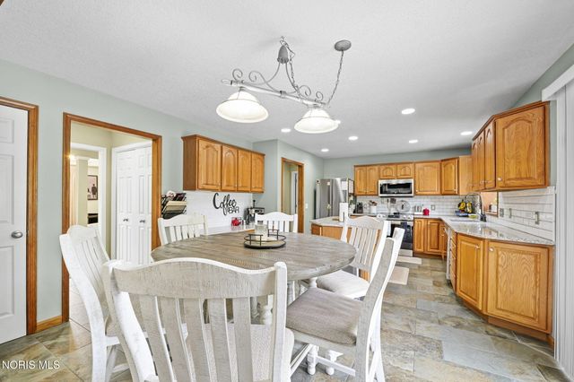 7548 Red Pines Drive, Sylvania, OH 43560