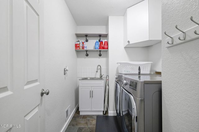 7548 Red Pines Drive, Sylvania, OH 43560