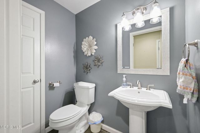 7548 Red Pines Drive, Sylvania, OH 43560