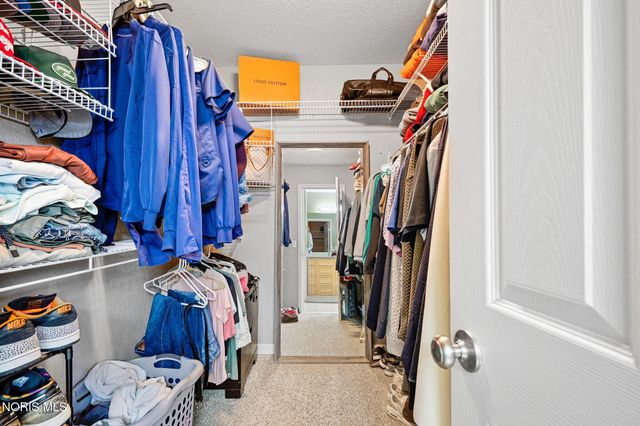 7548 Red Pines Drive, Sylvania, OH 43560