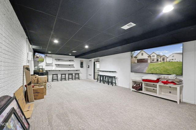 7548 Red Pines Drive, Sylvania, OH 43560