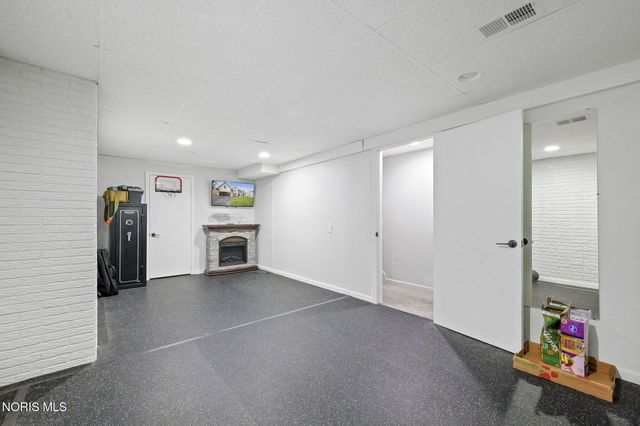 7548 Red Pines Drive, Sylvania, OH 43560