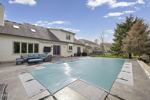 7548 Red Pines Drive, Sylvania, OH 43560