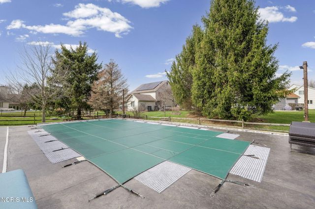 7548 Red Pines Drive, Sylvania, OH 43560