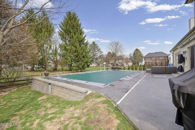 7548 Red Pines Drive, Sylvania, OH 43560