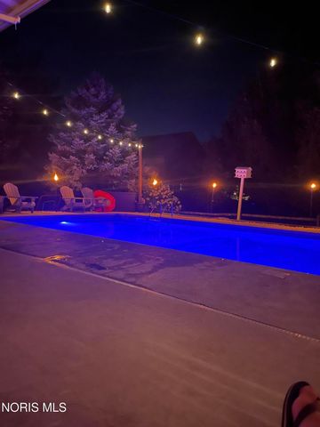 7548 Red Pines Drive, Sylvania, OH 43560