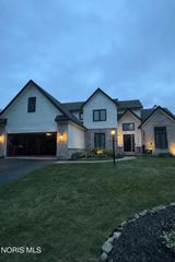 7548 Red Pines Drive, Sylvania, OH 43560
