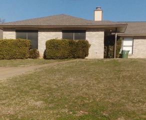 302 Shady Valley Drive, Mansfield, TX 76063