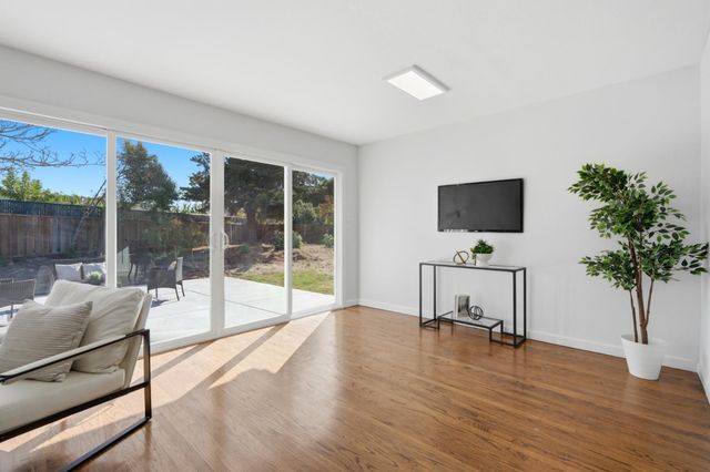 16 Clarence Court, East Palo Alto, CA 94303