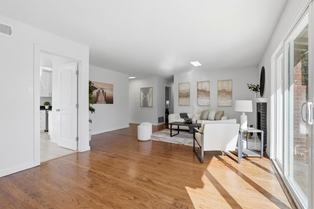 16 Clarence Court, East Palo Alto, CA 94303