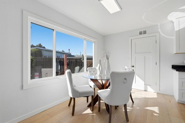 16 Clarence Court, East Palo Alto, CA 94303