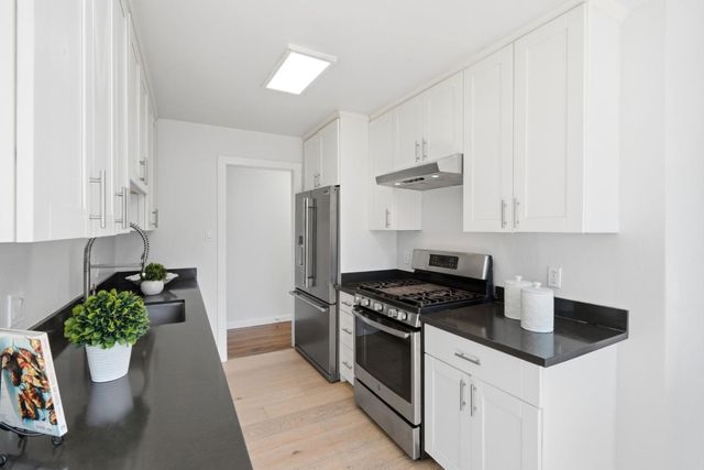 16 Clarence Court, East Palo Alto, CA 94303