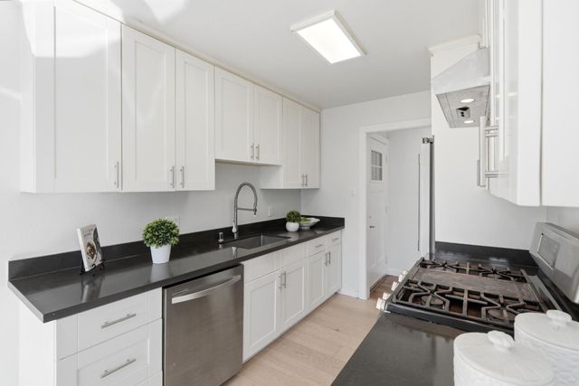 16 Clarence Court, East Palo Alto, CA 94303