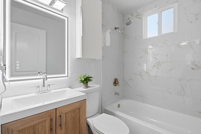 16 Clarence Court, East Palo Alto, CA 94303