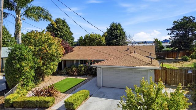 16 Clarence Court, East Palo Alto, CA 94303