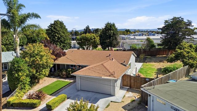 16 Clarence Court, East Palo Alto, CA 94303