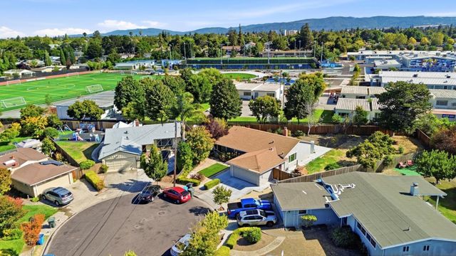 16 Clarence Court, East Palo Alto, CA 94303