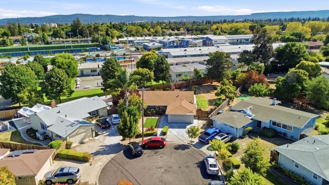 16 Clarence Court, East Palo Alto, CA 94303