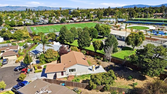 16 Clarence Court, East Palo Alto, CA 94303