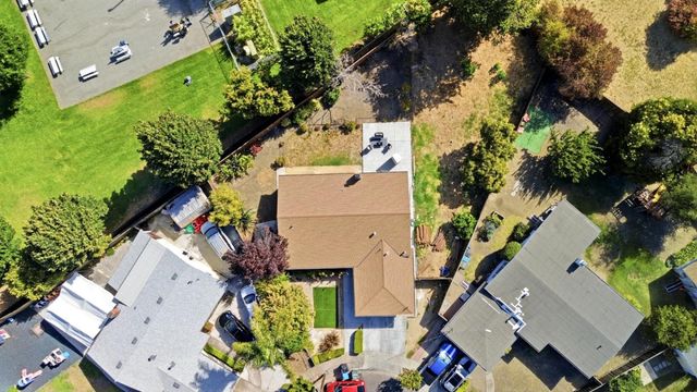 16 Clarence Court, East Palo Alto, CA 94303