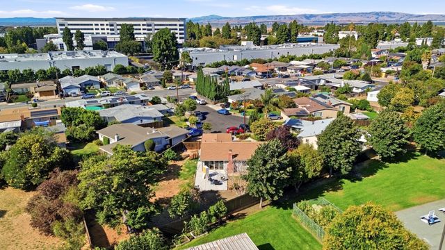 16 Clarence Court, East Palo Alto, CA 94303