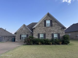 3812 Champion Hills Drive, Southaven, MS 38672