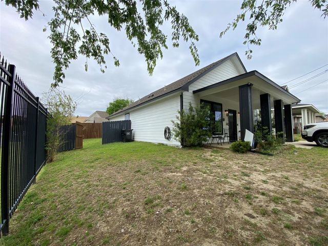 2214 Gordon Street, Greenville, TX 75401