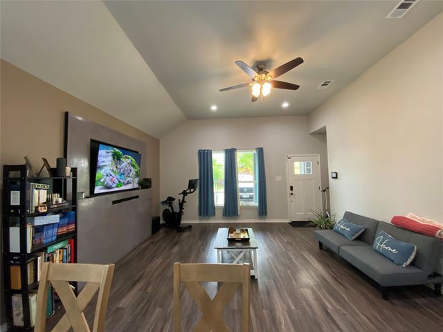 2214 Gordon Street, Greenville, TX 75401