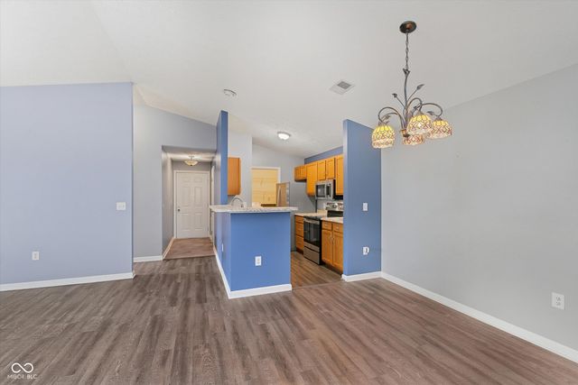 8232 Glenwillow Lane UNIT 207, Indianapolis, IN 46278