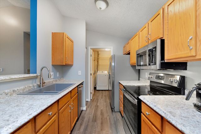 8232 Glenwillow Lane UNIT 207, Indianapolis, IN 46278