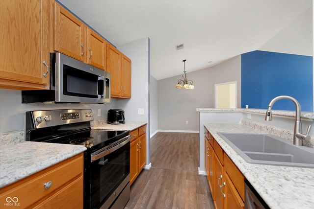 8232 Glenwillow Lane UNIT 207, Indianapolis, IN 46278