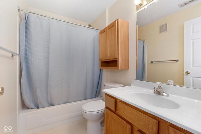 8232 Glenwillow Lane UNIT 207, Indianapolis, IN 46278