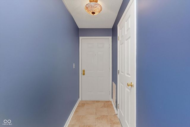 8232 Glenwillow Lane UNIT 207, Indianapolis, IN 46278