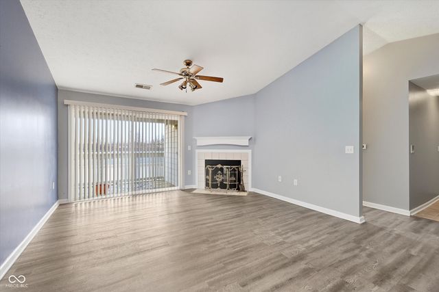 8232 Glenwillow Lane UNIT 207, Indianapolis, IN 46278