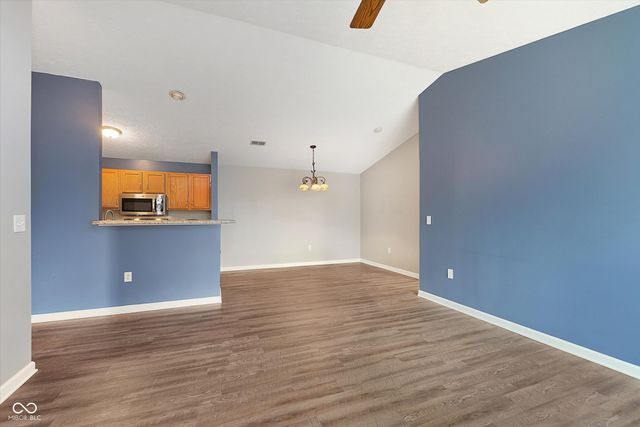 8232 Glenwillow Lane UNIT 207, Indianapolis, IN 46278