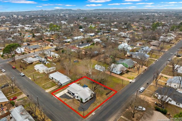 808 N Crockett St, Fredericksburg, TX 78624