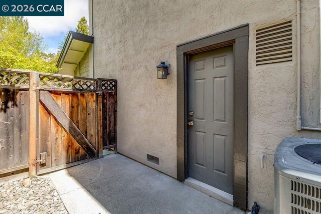 5633 Mount Hood Ct, Martinez, CA 94553